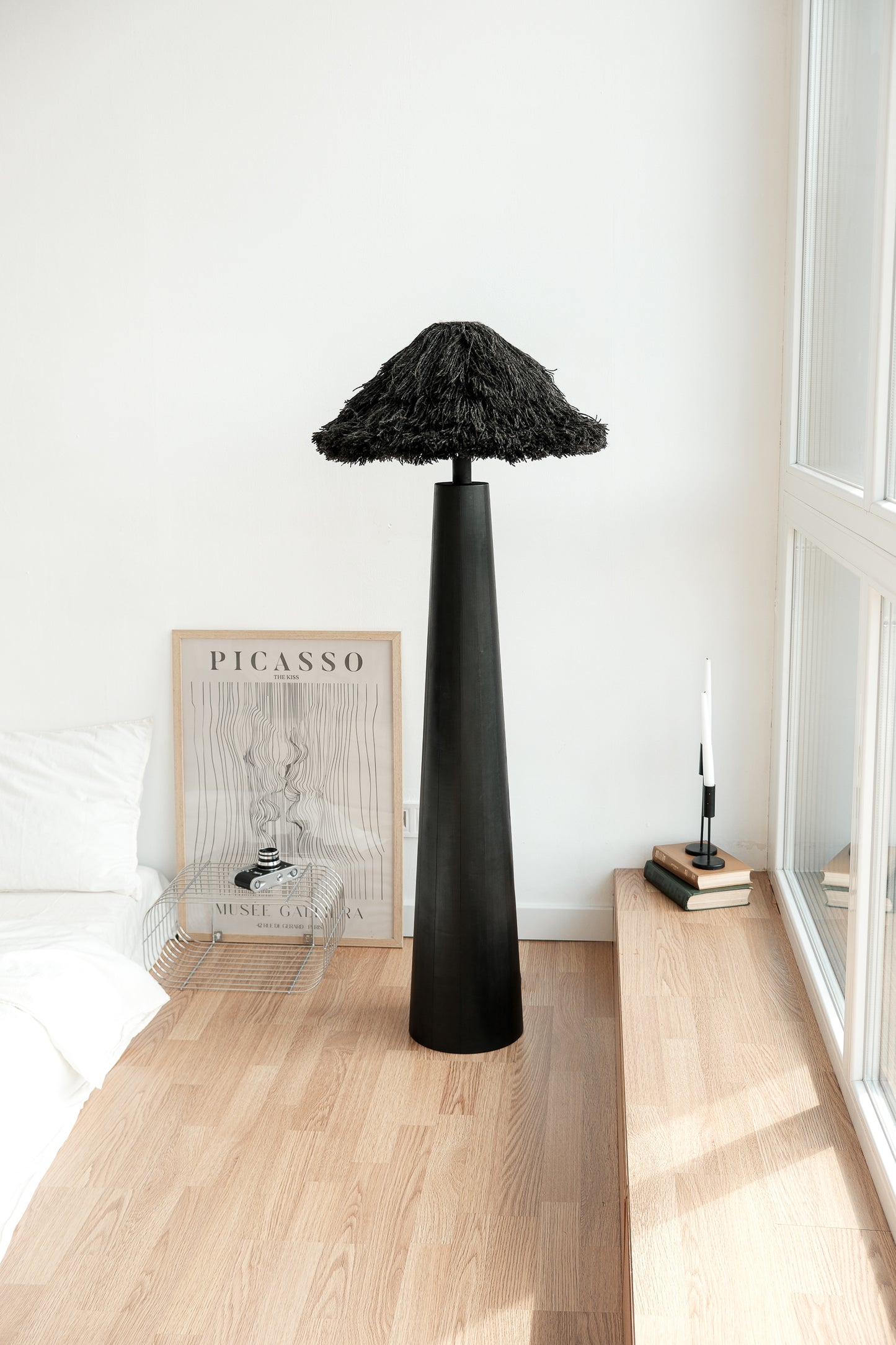 Sazha Black Floor Lamp