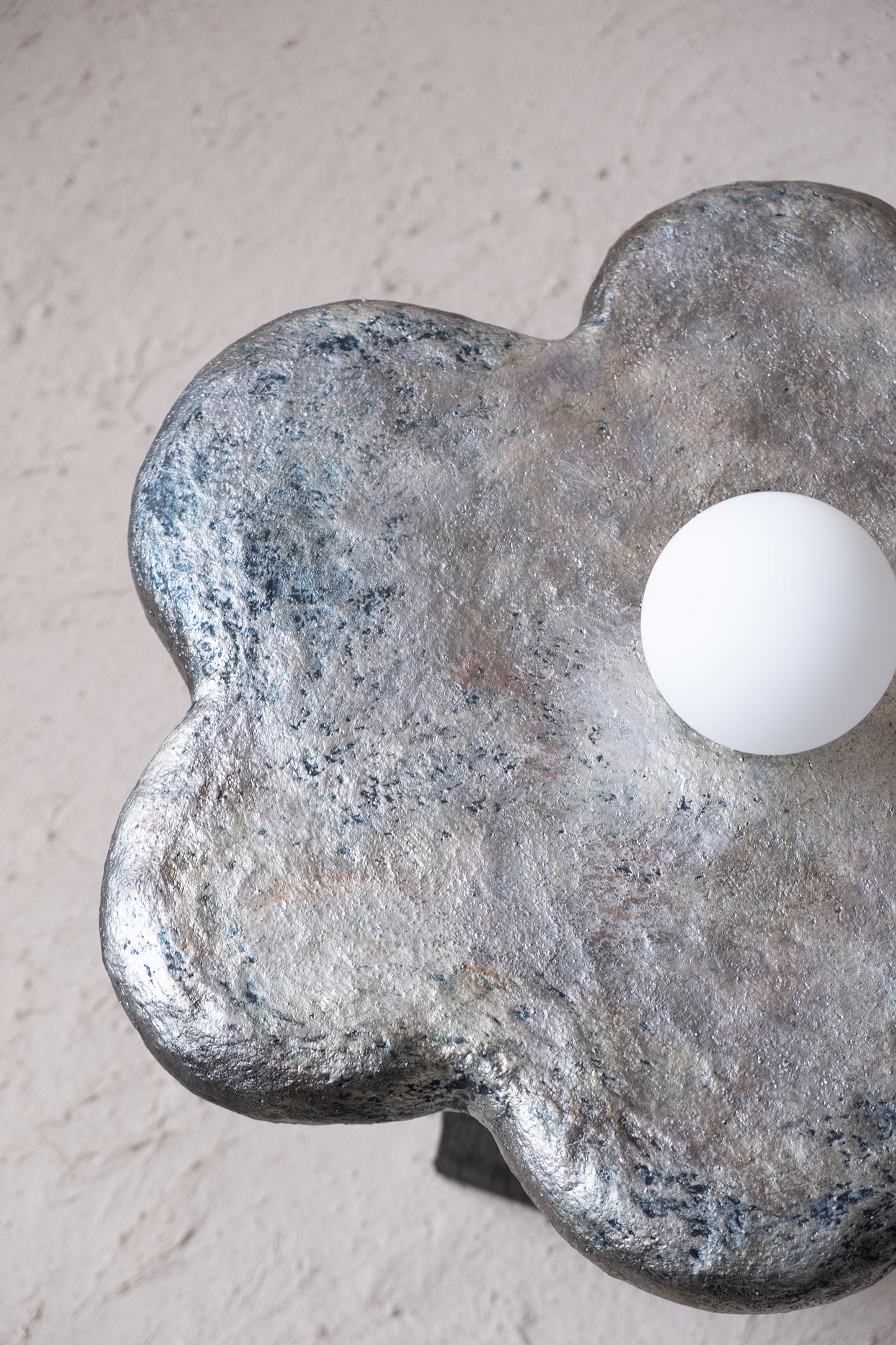 Kvit — Sculptural Coffee Table with Integrated Light